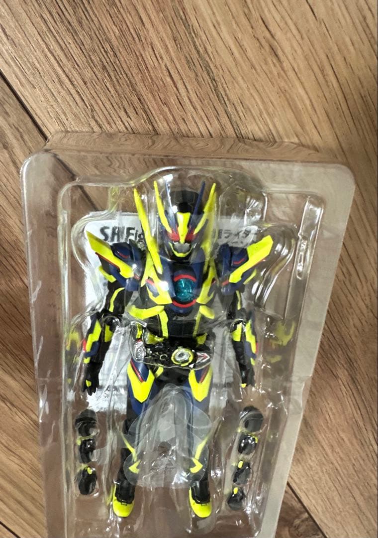 SHフィギュアーツ 仮面ライダーゼロワン シャイニングアサルトポッパー