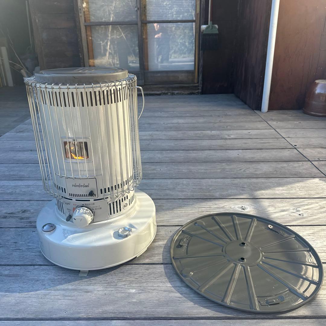 タカチャン様専用 2022年製 トヨトミ 石油ストーブ KS67HW おまけ付き