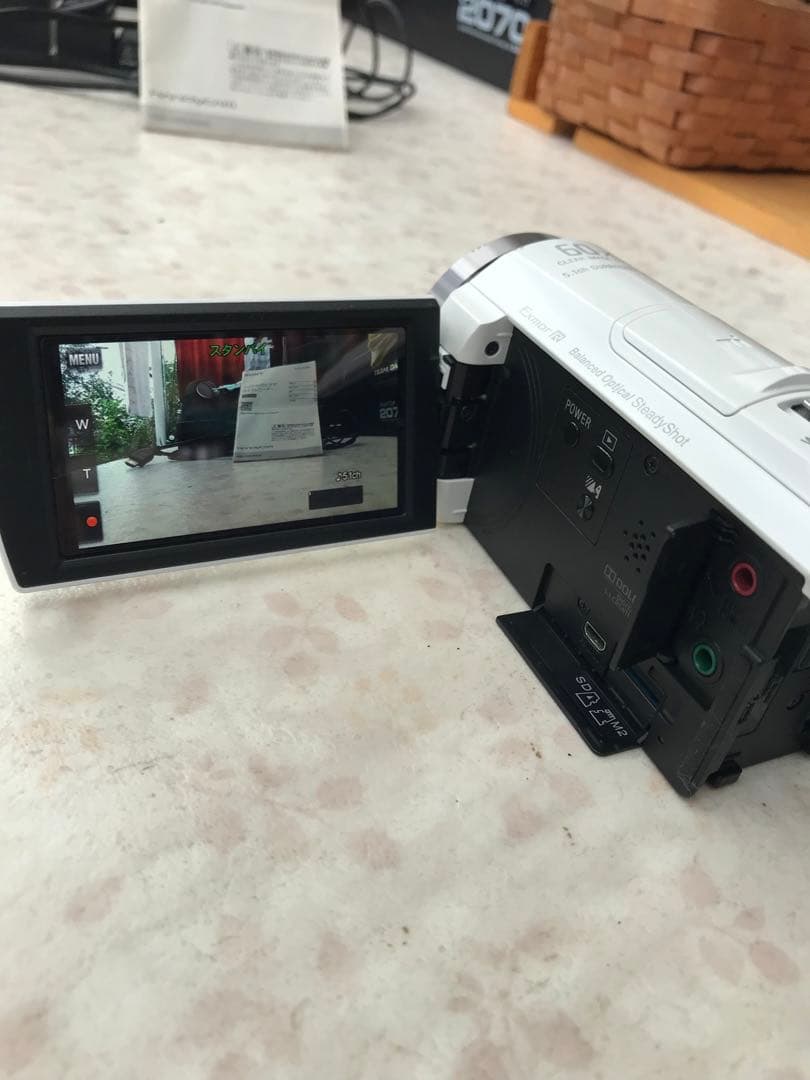 ソニーハンディカムHDR-CX535ホワイト付属品勢揃い