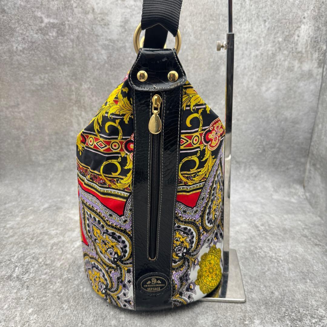 希少　VERSACE ボディバッグ　ショルダー　バロック柄　バケツ型　2way