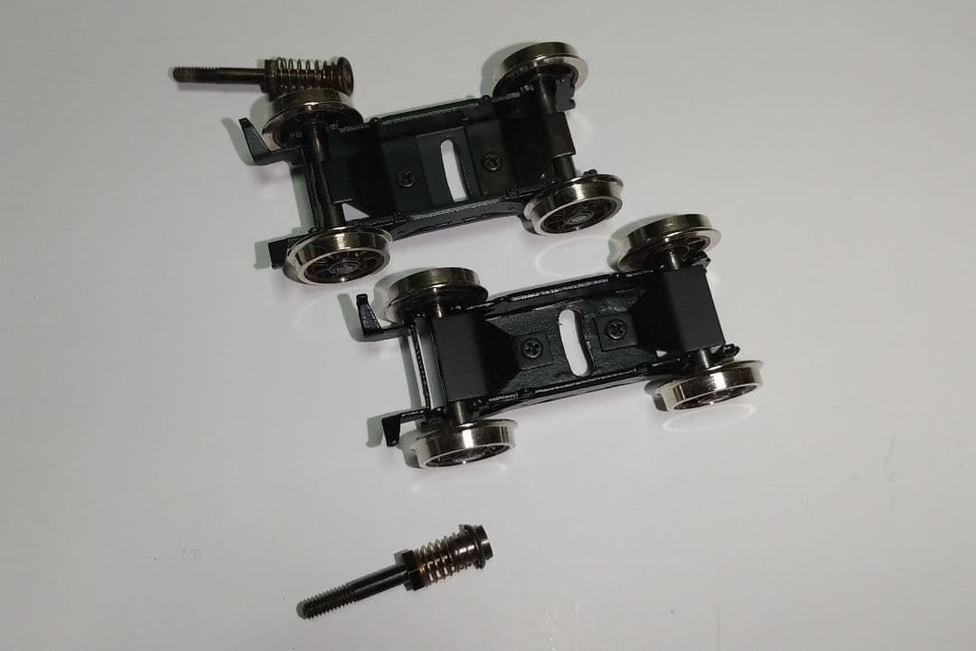 二軸先台車、 従台車 (各二種)、テンダー台車、他パーツ。HOゲージ。