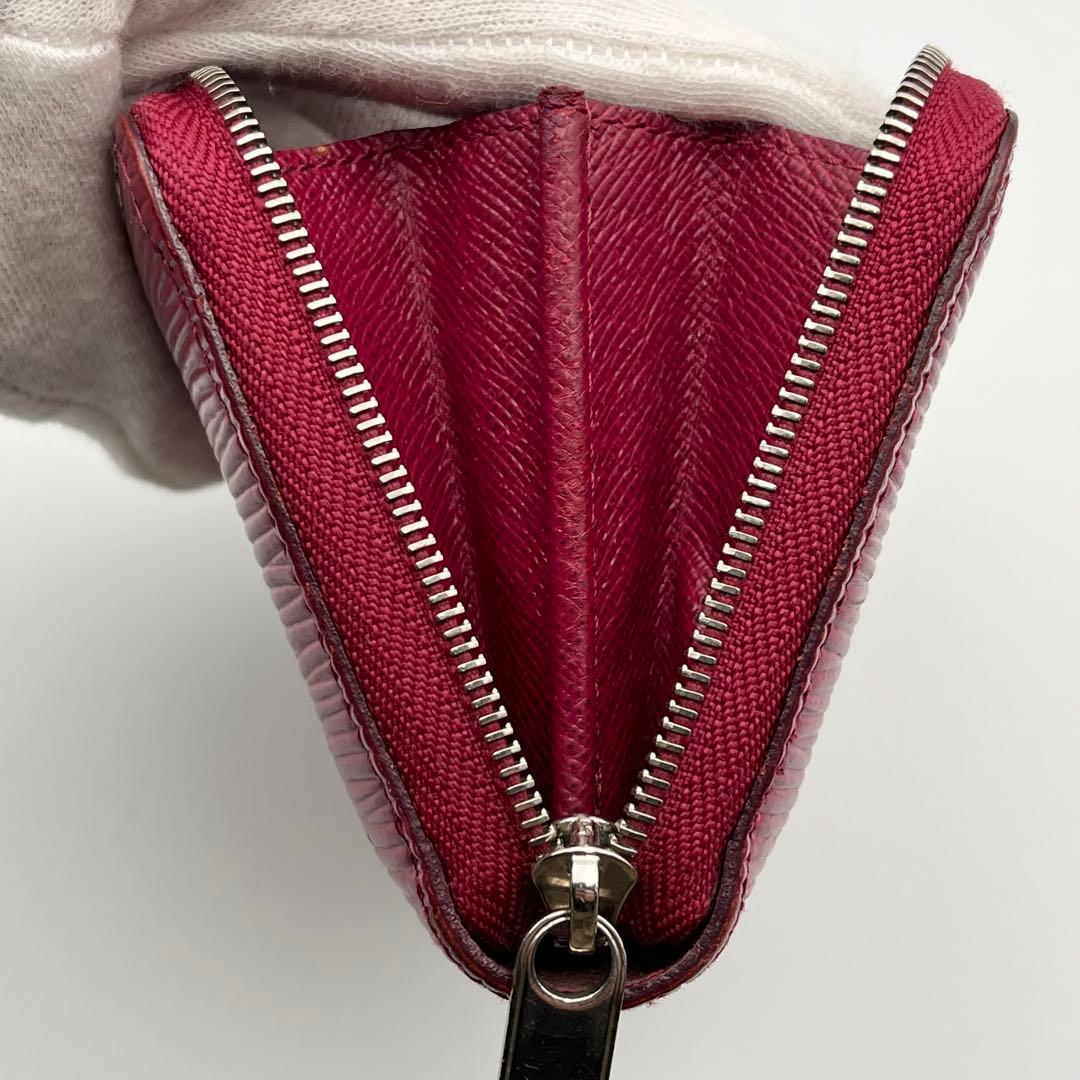 美品　ルイヴィトン　新型パース　小銭入れ　エピ　ラウンドファスナー　赤