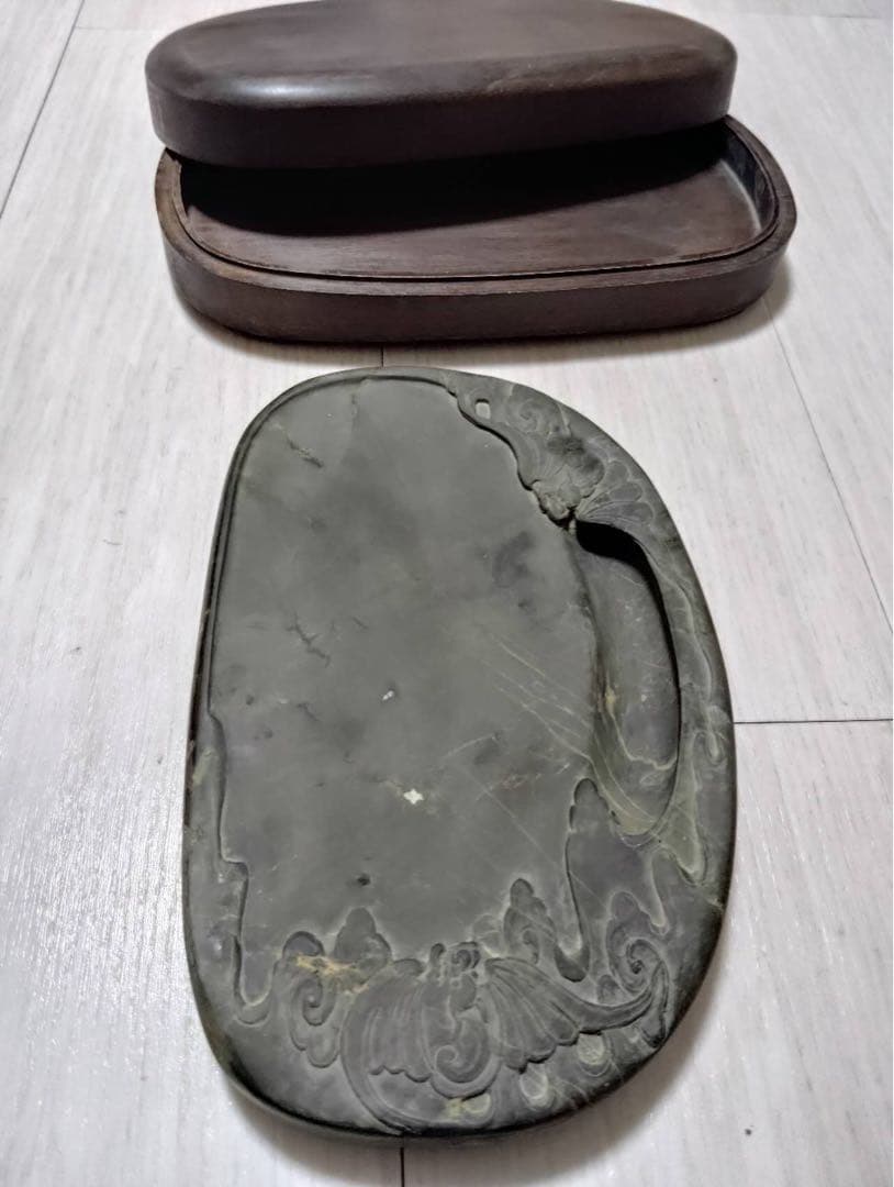 端渓硯 ◇旧老坑水巖・魚脳砕凍・胭脂暈・金綫