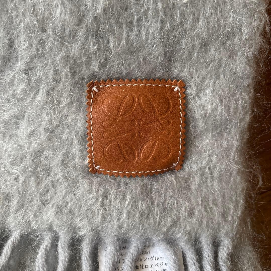 LOEWE グレー マフラー フリンジ付き