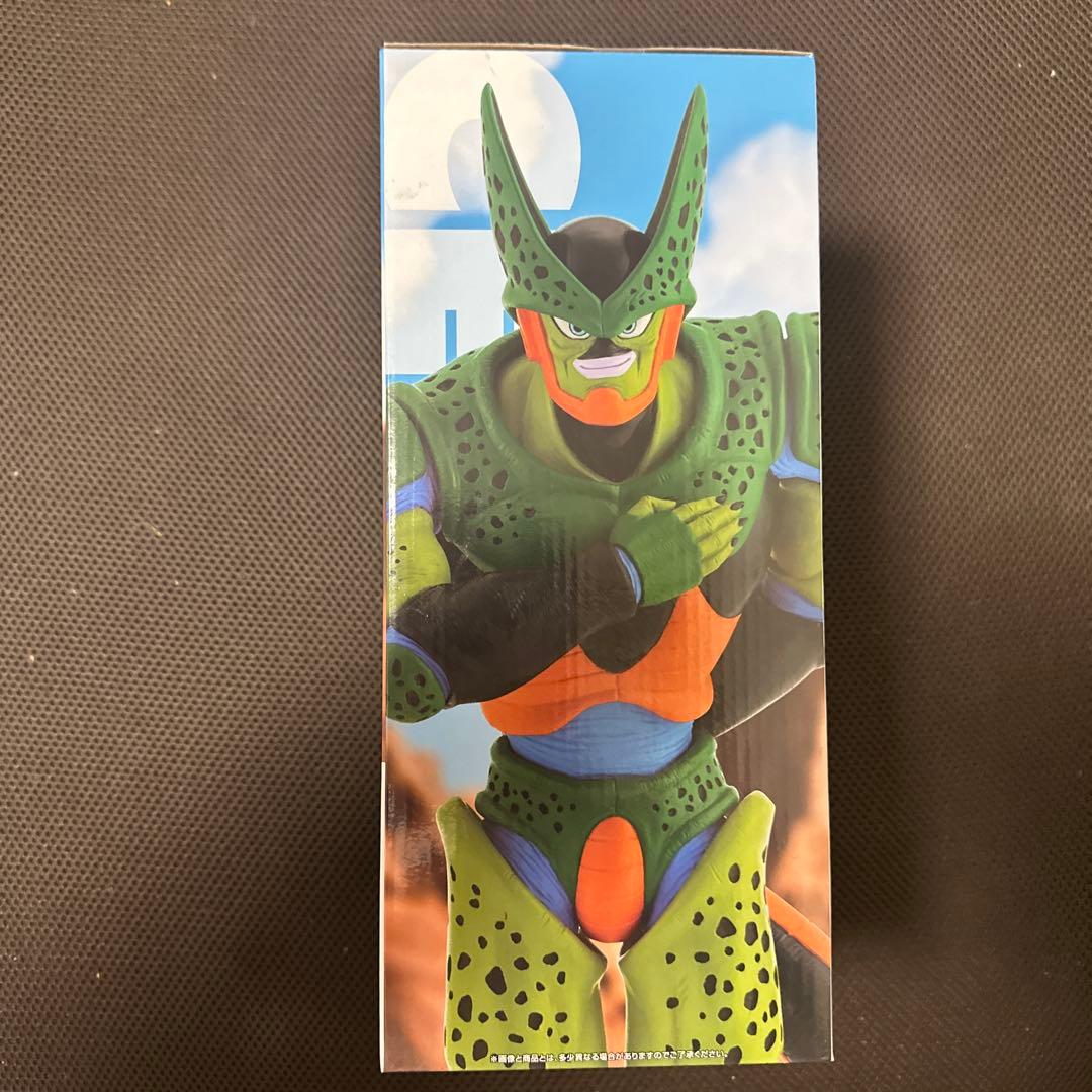 ドラゴンボール Z セル (第二形態) フィギュアと孫悟飯