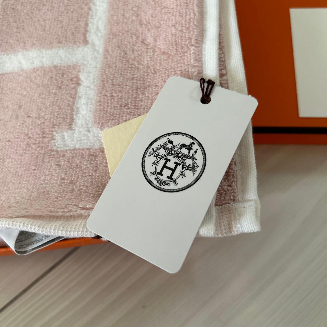 HERMES ピンク Hロゴ タオルハンカチ