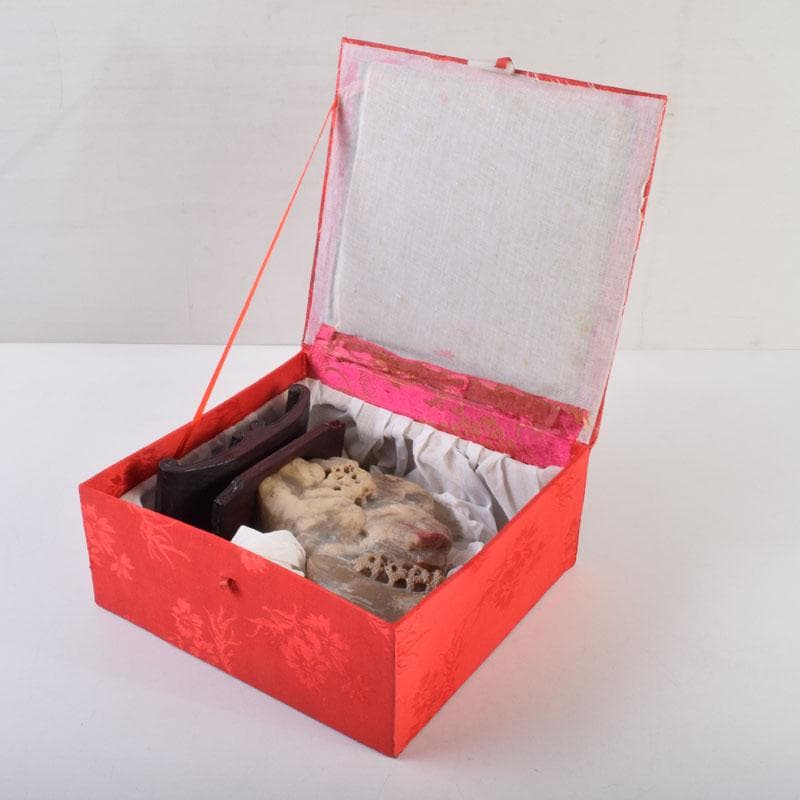 中国 玉石寿山石鶏血彫刻 山水雕 置物 唐木台付 V 9220 - メルカリ