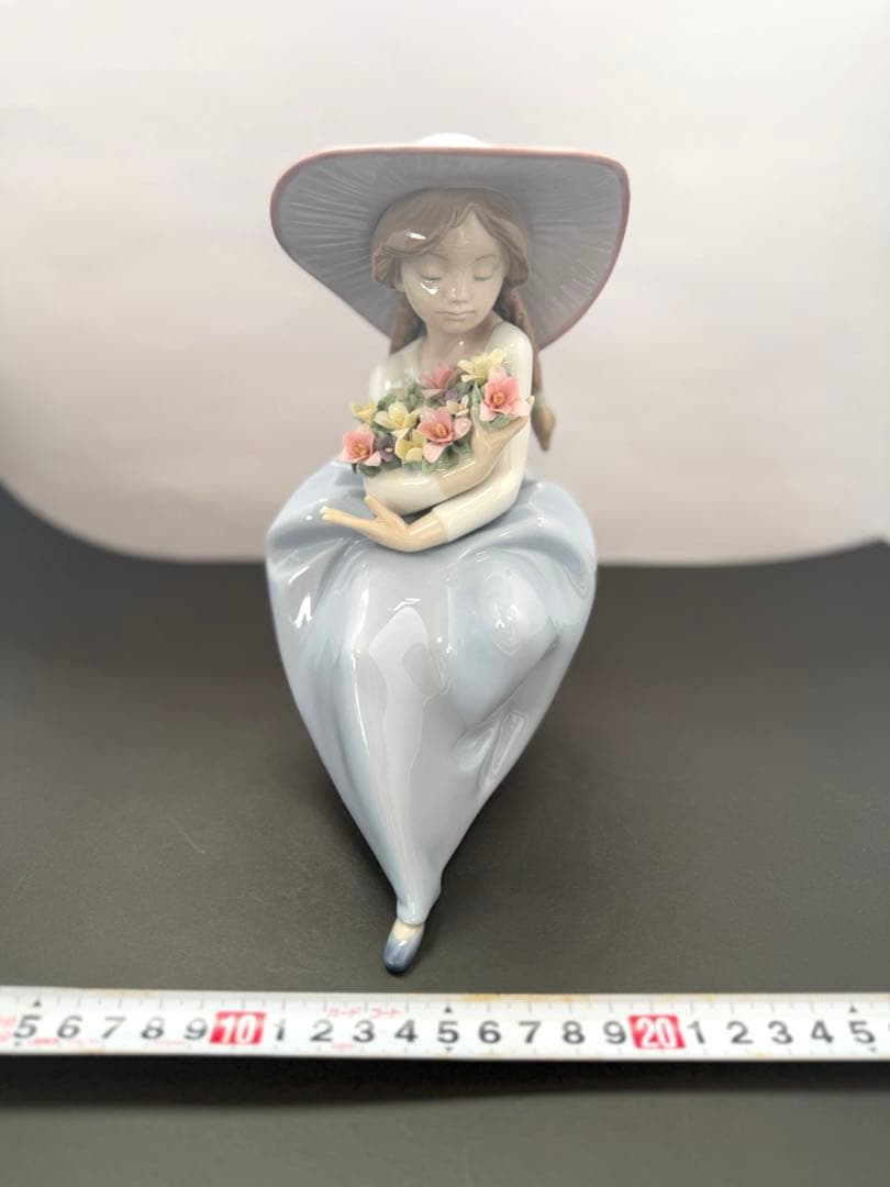 美品 LLADRO 花の香りに包まれて　リヤドロ　 陶器製 レア 廃盤品