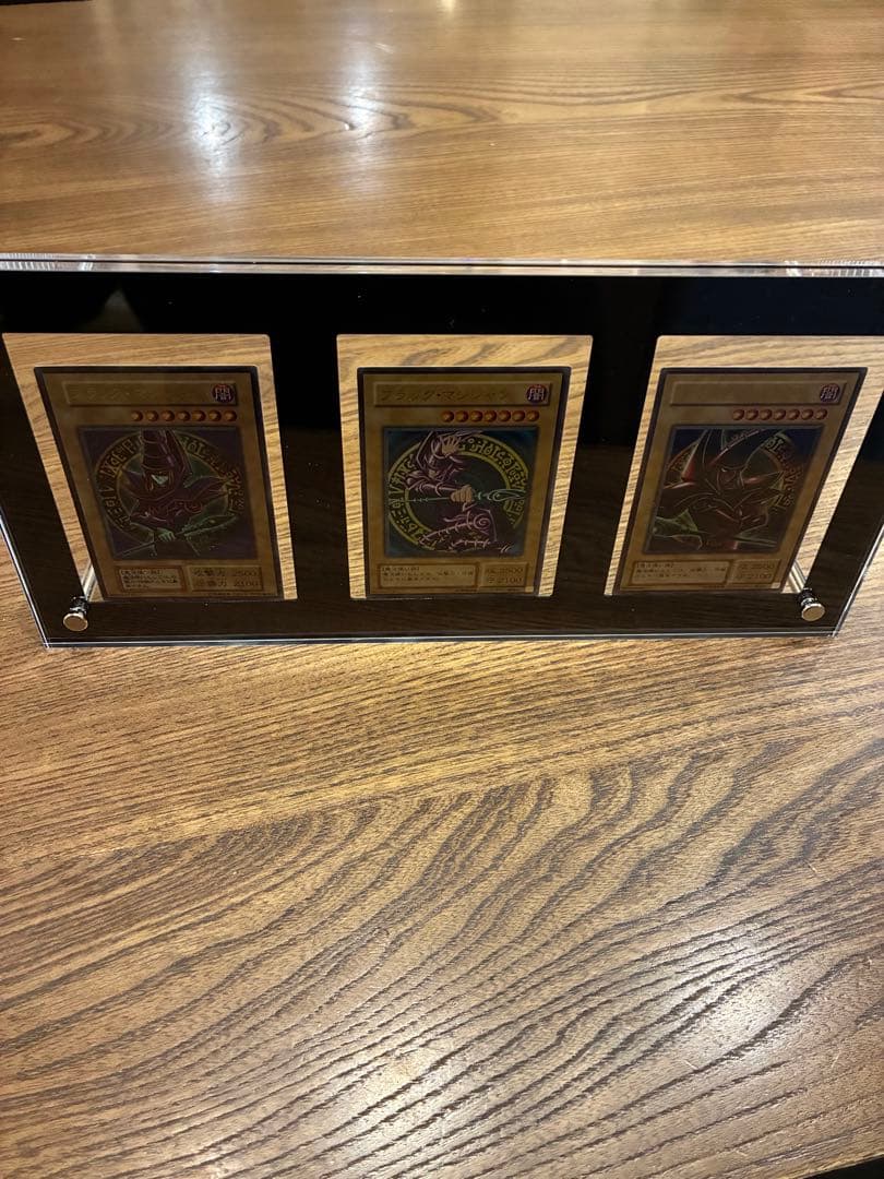 遊戯王 ブラック マジシャン 3種 初期含む ディスプレイ付き