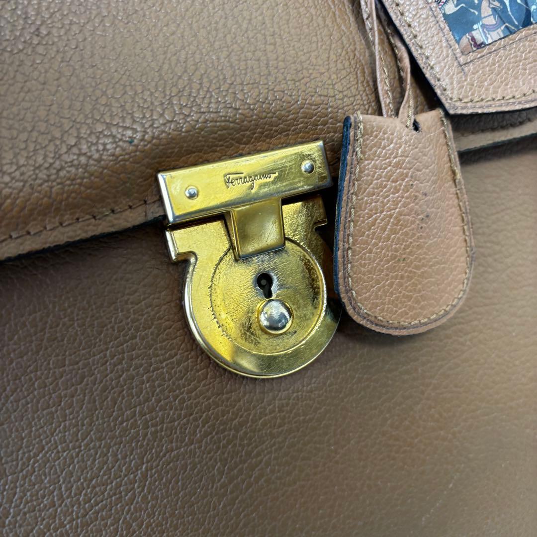 SalvatoreFerragamo ✨ブリーフケース　ガンチーニ　馬車柄　本革