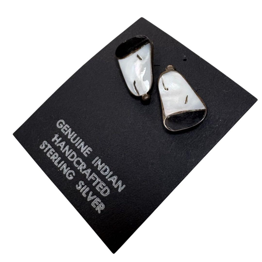 ズニ族 ピアス インディアンジュエリー スヌーピー オニキス ホワイト