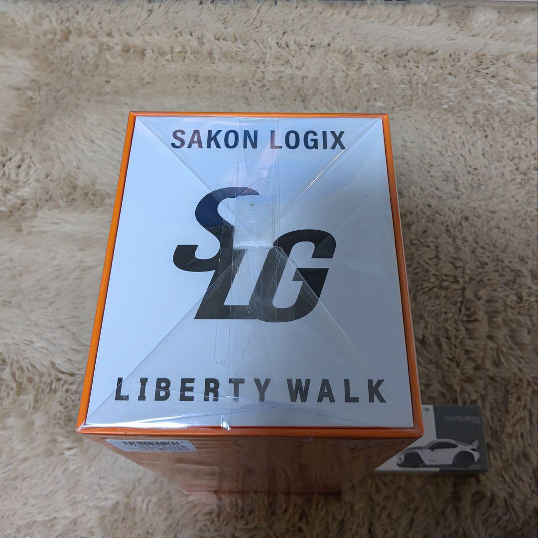 【新品・未開封】LBWK 1/64 LB Trucks FUSO White