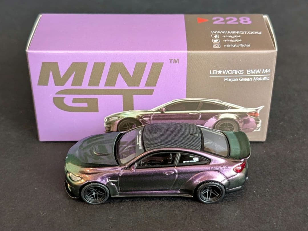 MINI GT 1/64 LBWK BMW M4 パープルグリーンメタリック