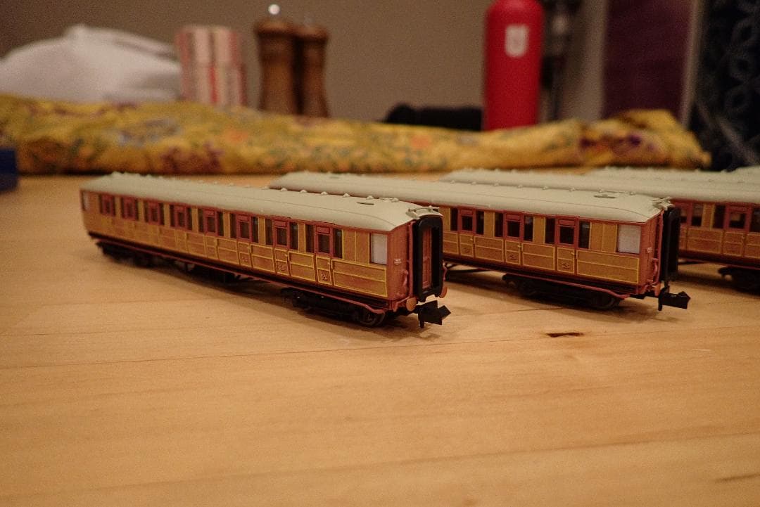 ジ*ア様 Nゲージ鉄道模型 イギリスのDAPOL Gresley Teak 各車