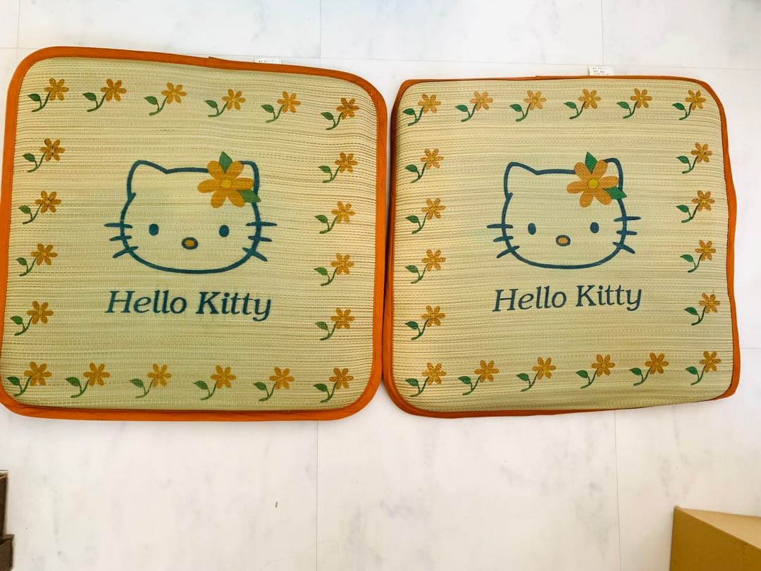 サンリオ ハローキティ い草 クッション 座布団 2個セット 日本限レトロ レア サンリオ ハローキティ い草 クッション 座布団 2個セット 日本限