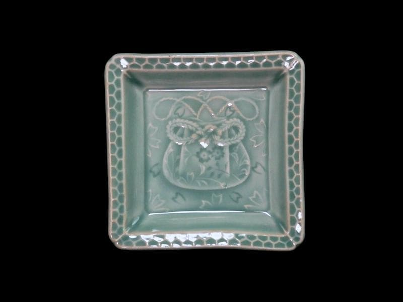 渋草焼 青磁 陽刻 巾着に桜の図 五陶 四方角皿 F348AS-fbuk - メルカリ