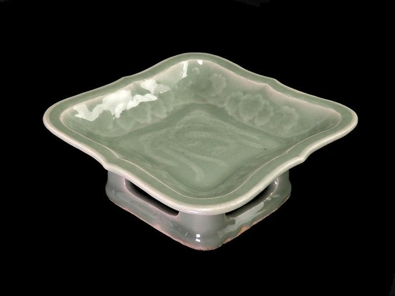 三田青磁　桐に鳳凰の図　台付き四方皿　菓子皿　D874AS-CSo