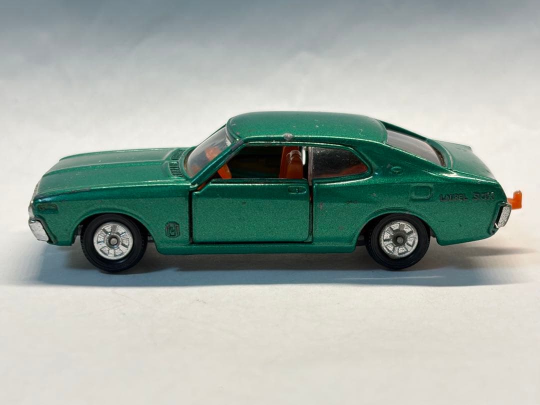 トミカ 黒箱 小田急特注 ニッサン ローレル 2000SGX 日本製 当時物