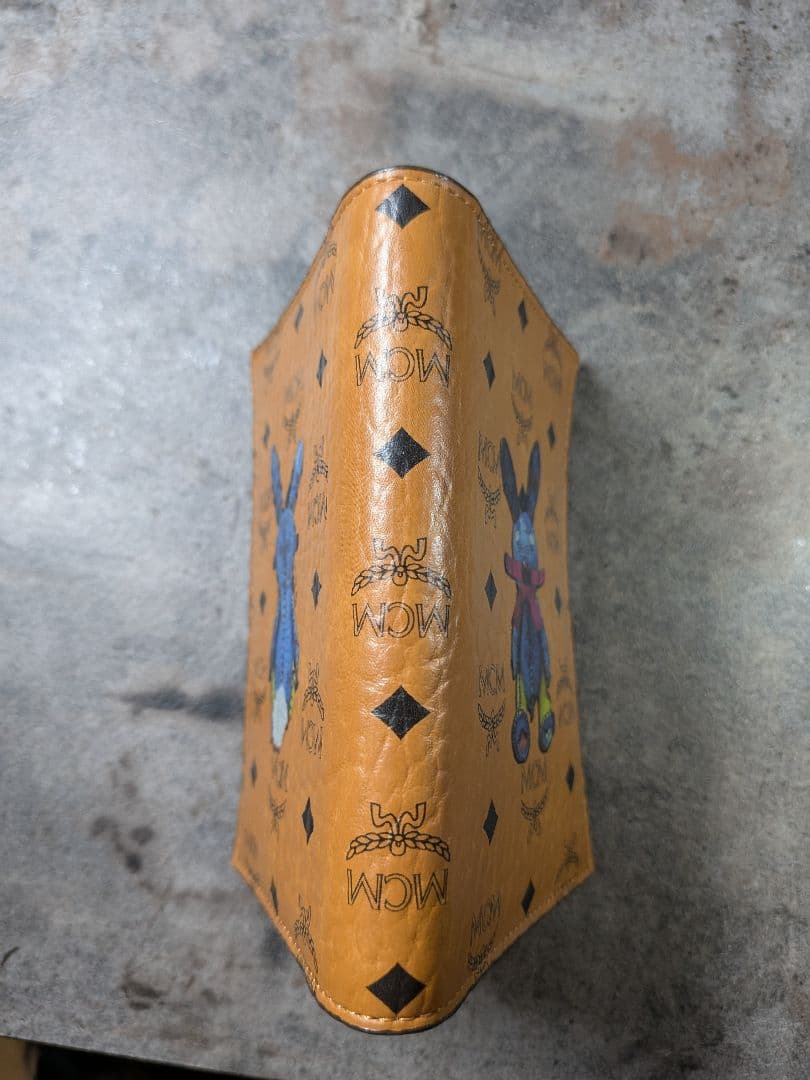 MCM ウサギデザイン パスポートケースオレンジ モノグラム