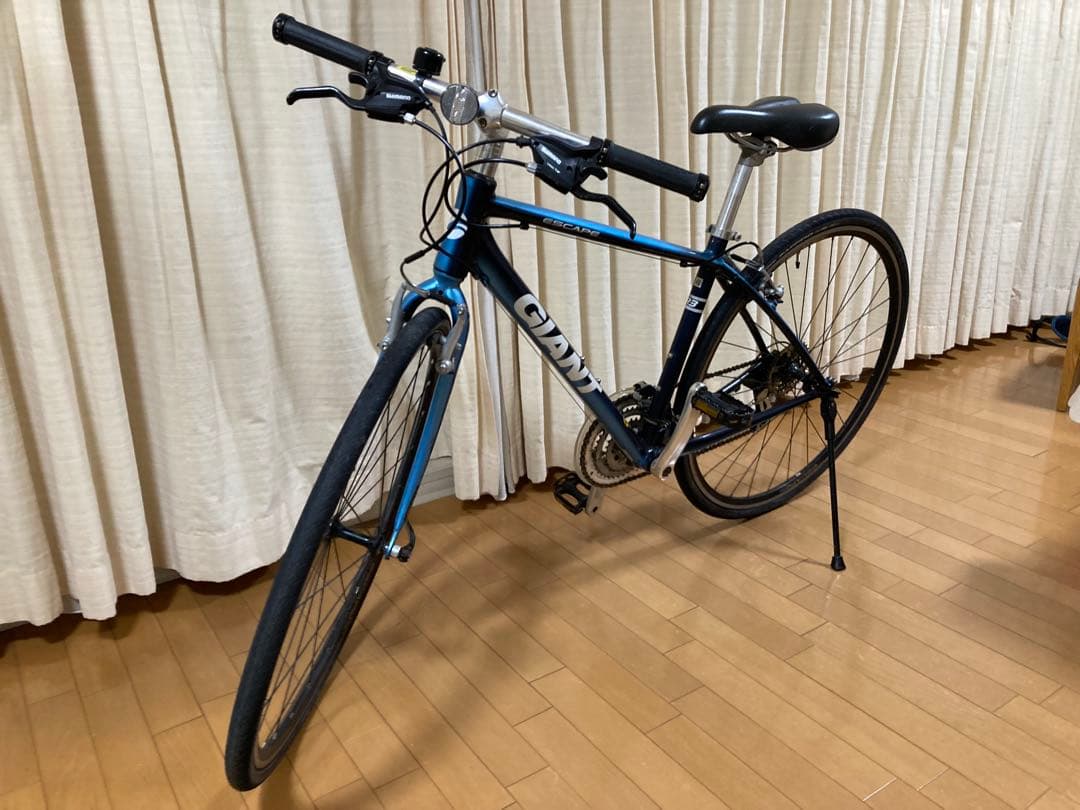GIANT クロスバイク 直接引渡し限定/横浜及び近隣には無料お届け可能