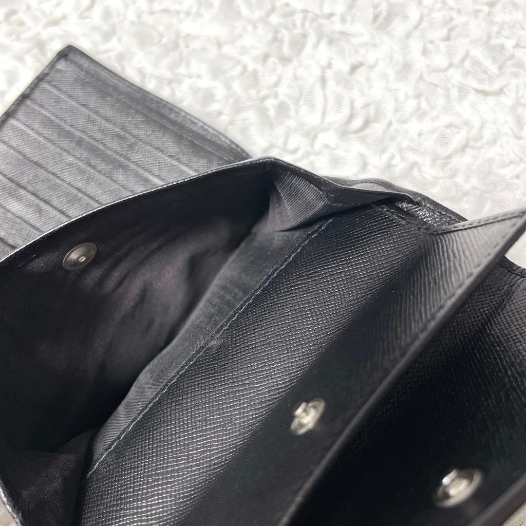 PRADA 三つ折り財布 ブラック　サフィアーノレザー　三角　トライアングル