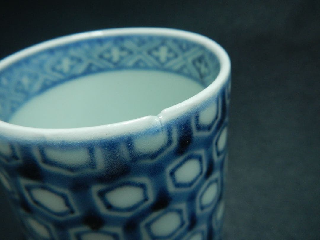 亀甲紋 古伊万里 幾何学文 覗き のぞき 猪口 希少！ 亀甲紋 古伊万里 幾何