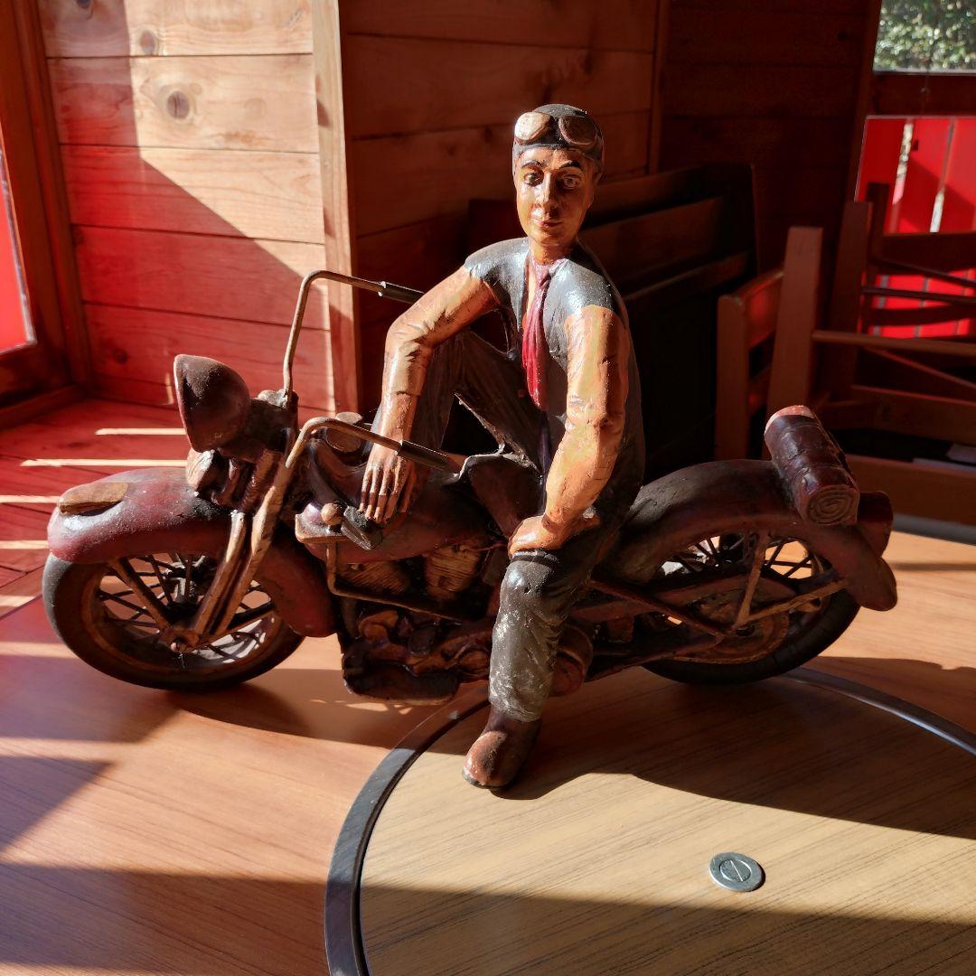 ハーレーダビッドソン レトロ 一人旅 荒野