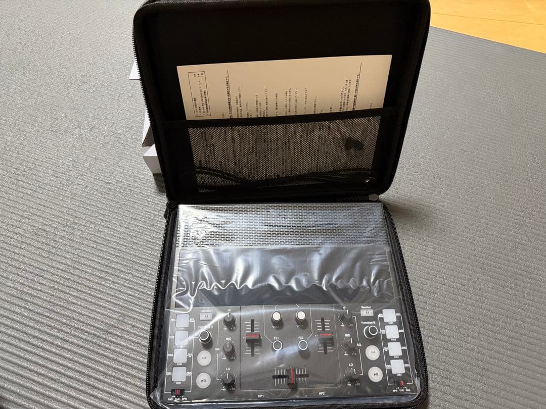 【新品未開封】FJ1 DJコントローラー A4サイズ ブラック　ミューシグナル ミューシグナル FJ1｜バッテリー＆スピーカー内蔵のDJコントローラー