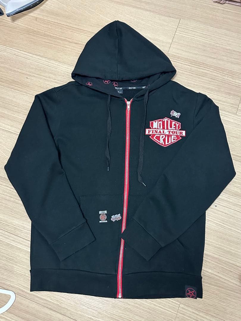モトリー・クルーの2015年ファイナルツアーTシャツ2枚とパーカーのセット