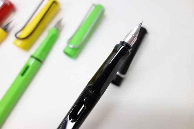 LAMY ラミー サファリ 万年筆 5本 長期保管 未使用品 小傷あり - メルカリ