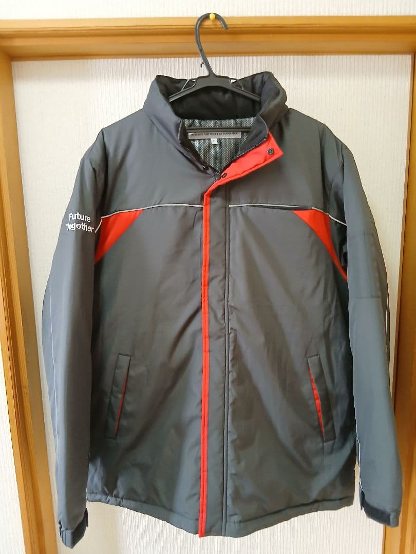 MITSUBISHI FUSO ジャンパー 2L ブラック/レッド カラー 三菱ふそうトラック・バス株式会社 MITSUBISHI FUSO ジャンパー 2L