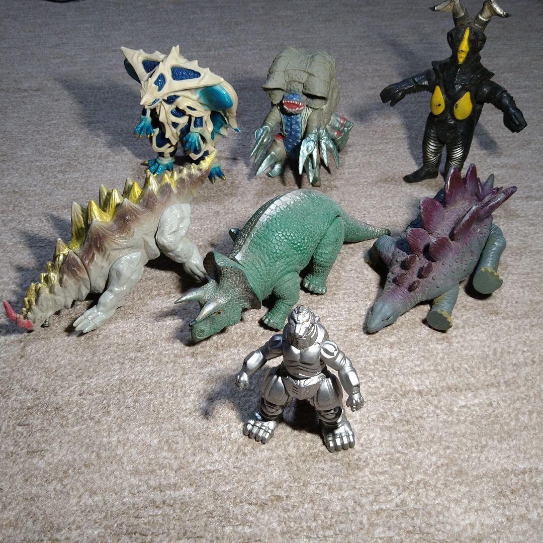 怪獣フィギュア 3 - メルカリ