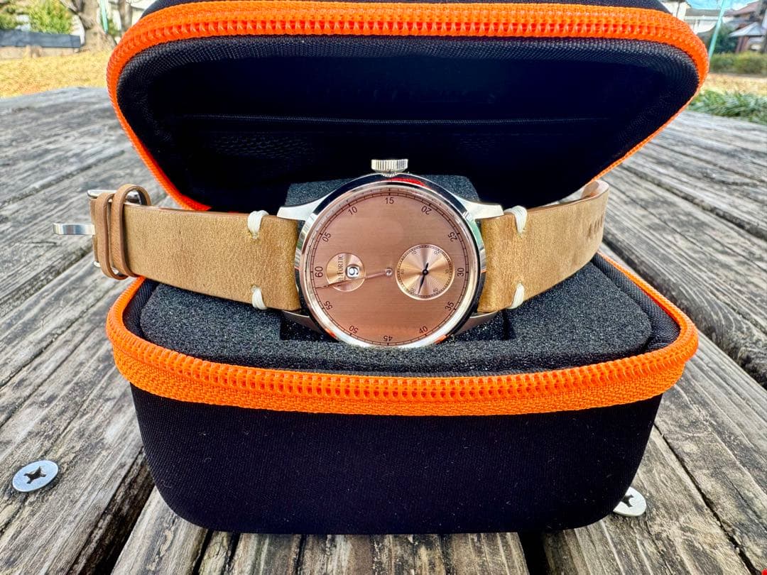 ジャンピングアワー搭載　 機械式自動巻き腕時計