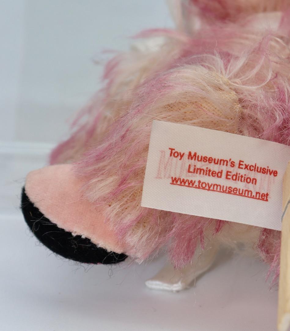 TOY MUSEUM TIPPED PINK BUNNY PUNKINHEAD
