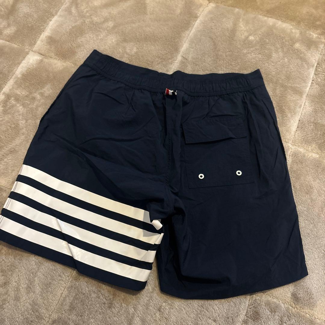 THOM BROWNE 4BARソリッドスイムショーツ サイズ3の通販はau PAY