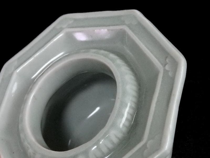 三田青磁　陽刻　壺型　八角　盃台　E251AS-CGp