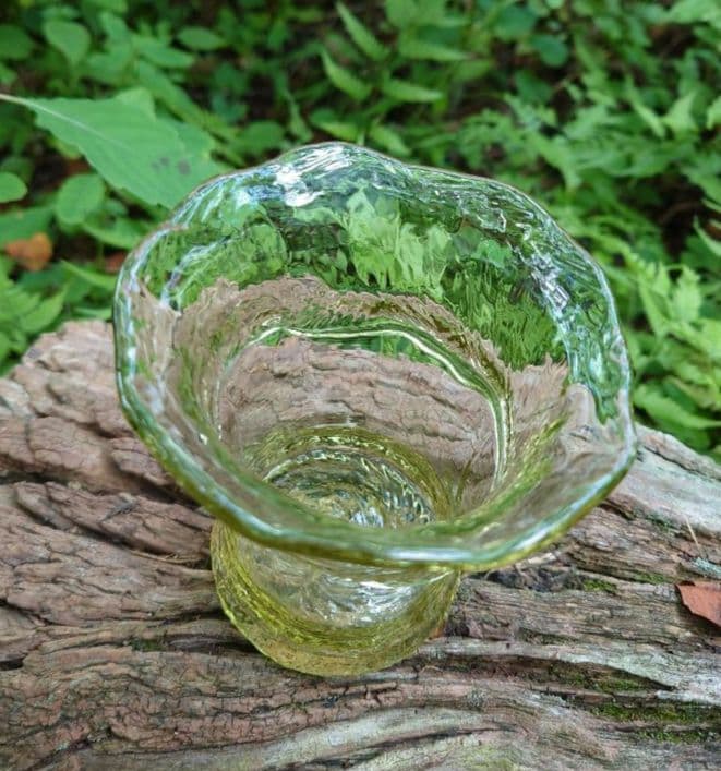 野田収 個展作品 手びねりのグラス(A）新島硝子 コーガ石 自然の緑色