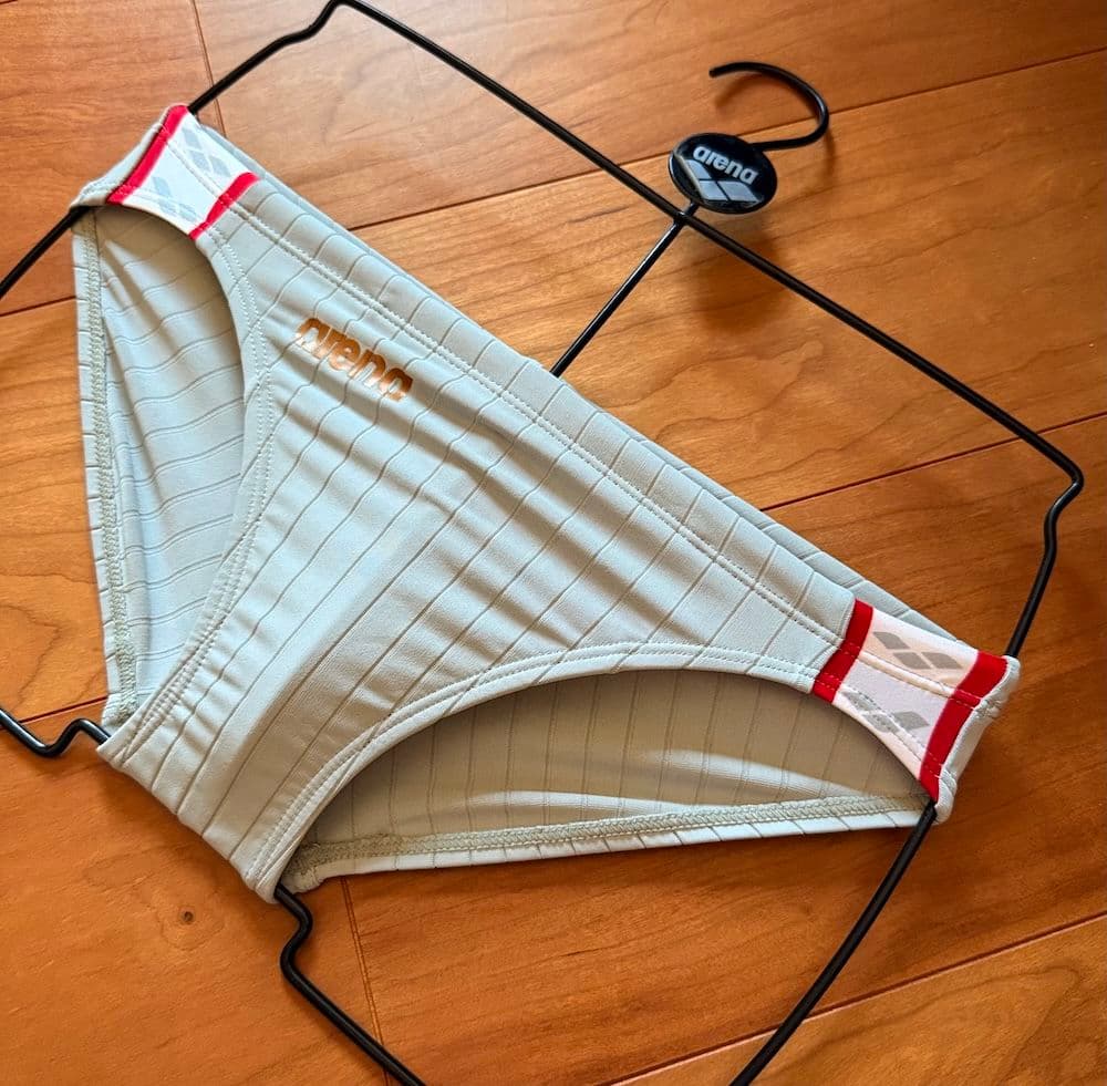 美品】ARENA ダブルマット ARN2027 ゴールドロゴ Sサイズ 競パン