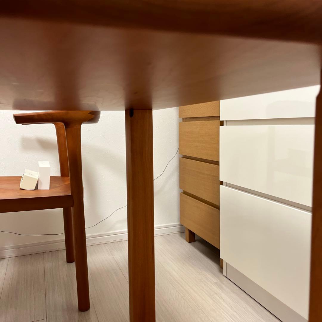 おきまりです。カグラ、ダイニングテーブル、とても綺麗、チェリー、