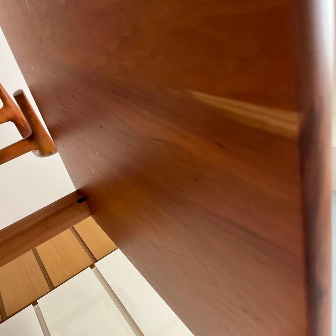 おきまりです。カグラ、ダイニングテーブル、とても綺麗、チェリー、