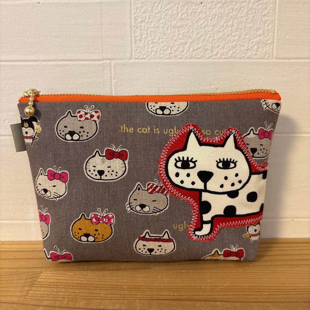 感謝価格　SALE 猫柄　16cmファスナーポーチ　人気　ハンドメイド　新柄