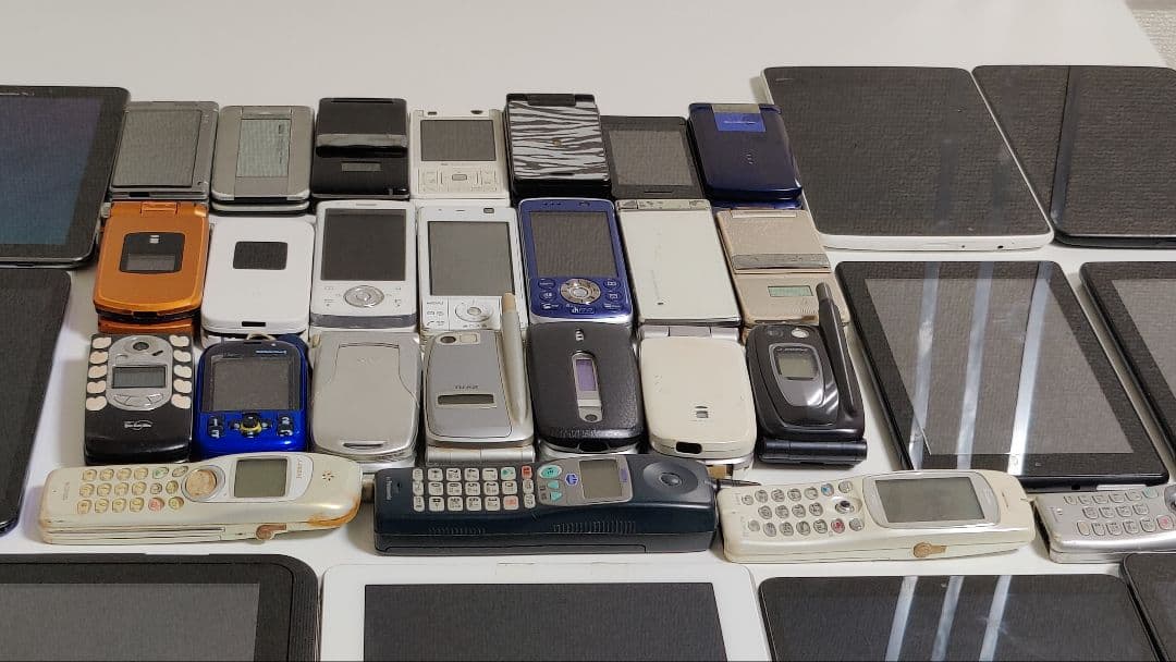 ガラケー ケータイ 携帯 タブレットまとめ売り 合計40台｜ジャンク