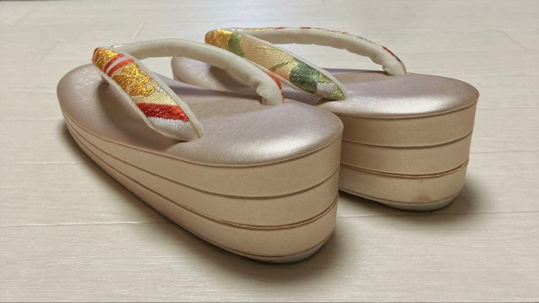 《美品》西陣織　草履バッグセット　厚底　金糸　刺繍　大きめバッグ