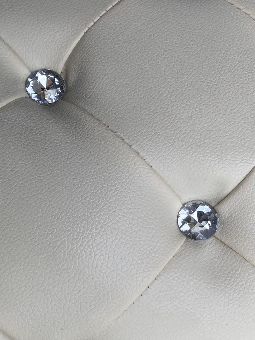 豪華なキラキラ♦️大粒ビジュー♦️高級オットマン♦️ホワイト