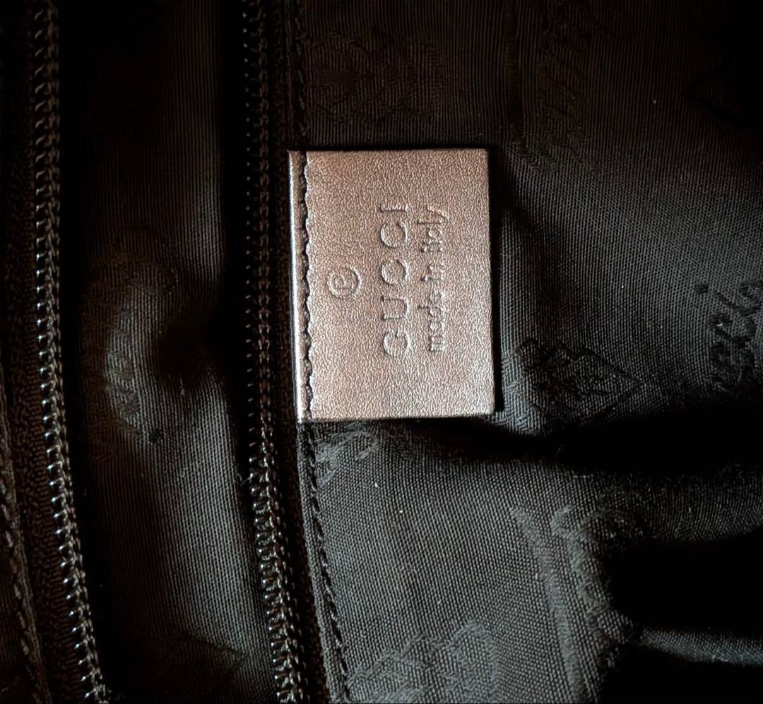 GUCCI シルバーショルダーバッグ