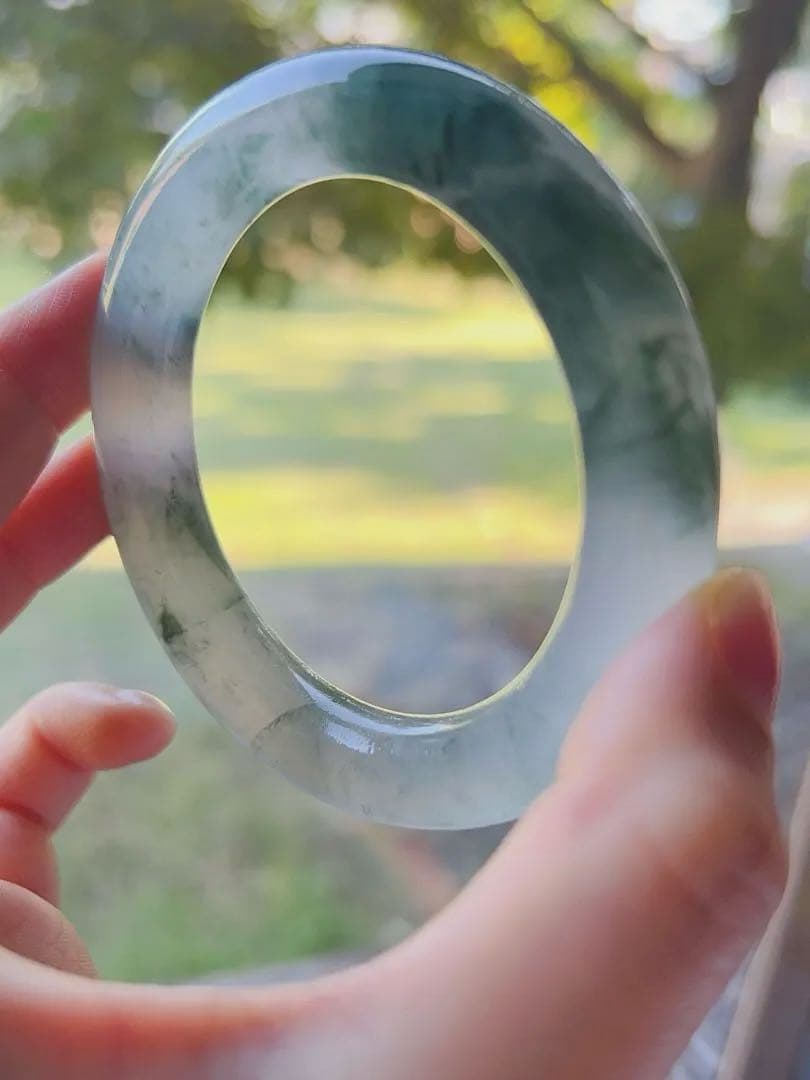 氷飄花　翡翠色バングル　新疆産天然天山翠玉　氷翠バングル　55.5 訳あり値段