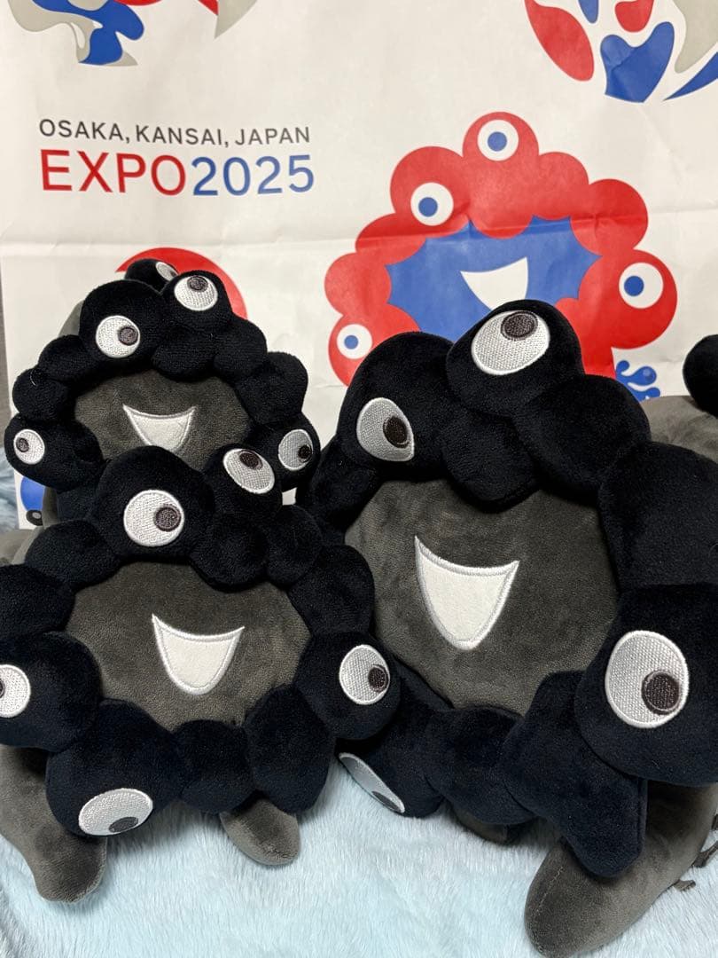 3点セット】黒ミャクミャク 這い型 ぬいぐるみ S M L - メルカリ