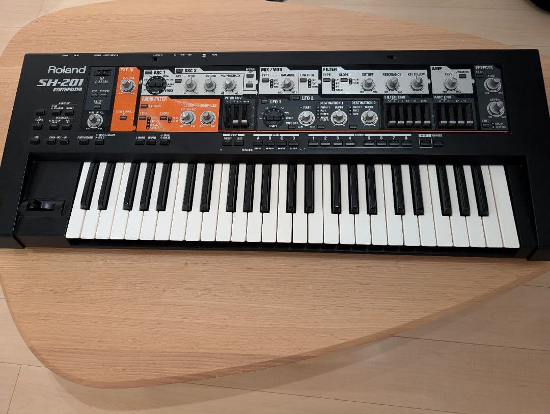 Roland SH-201 シンセサイザー 本体 電源付き 動作品 ノブ欠品あり Roland SH-201 シンセサイザー 本体 電源付き 動作品 ノブ欠品あり