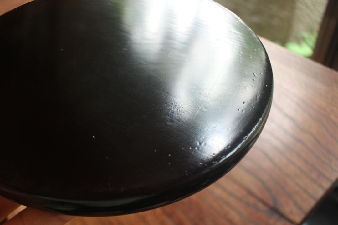 シンプルデザインに上質縁金黒漆の小ぶり丸盆（検輪島塗お盆丸盆