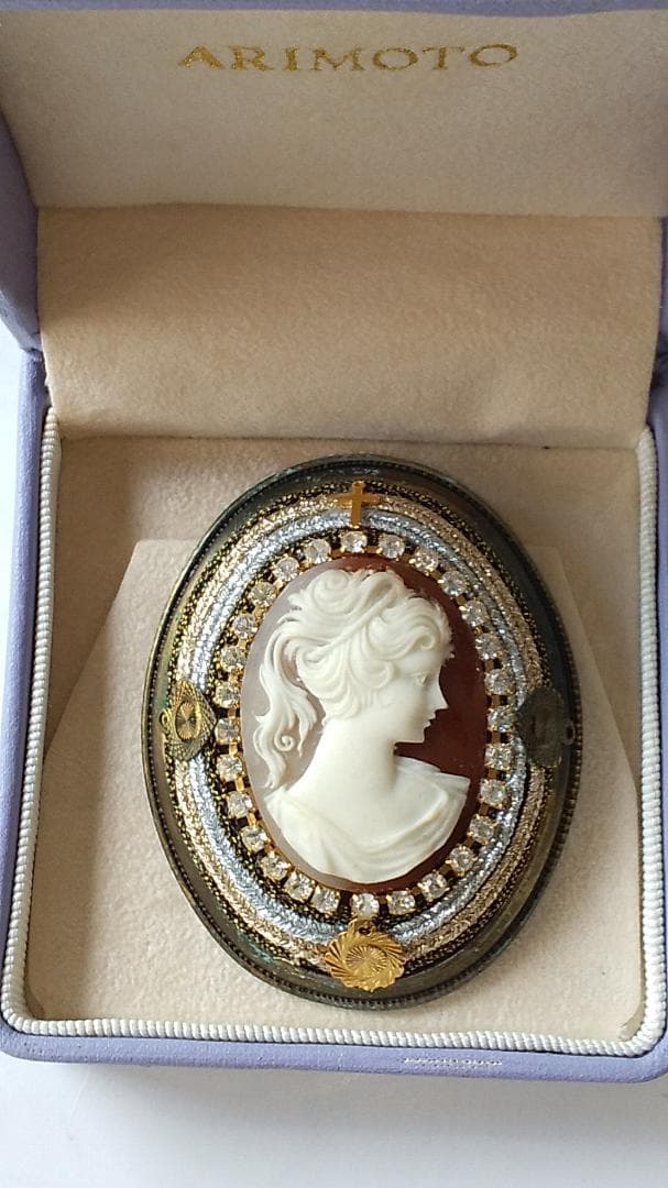 カメオ CAMEO ブローチ ヴィンテージ 美品 です（ケース付き）。